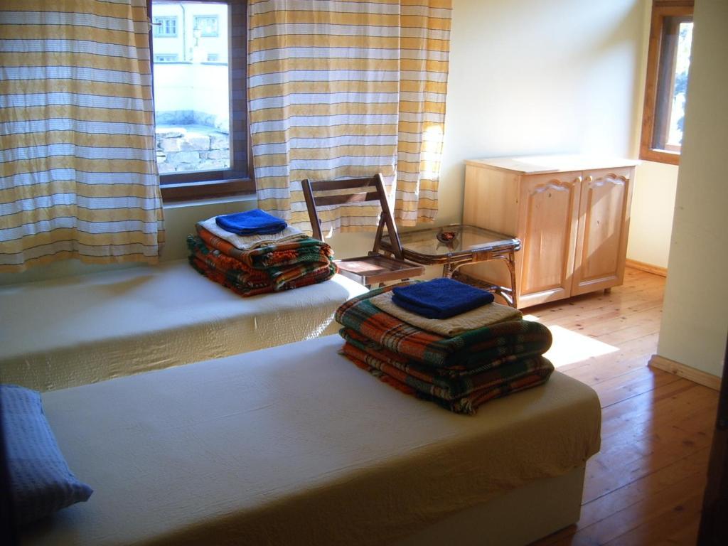 Hostel Mostel Veliko Tŭrnovo Rom bilde