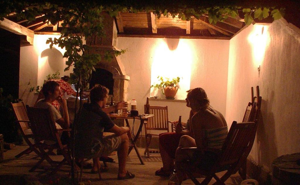 Hostel Mostel Veliko Tŭrnovo Eksteriør bilde
